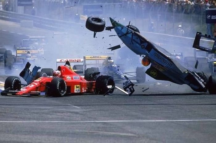 Kecelakaan terjadi pada saat start GP F1 Prancis 1989