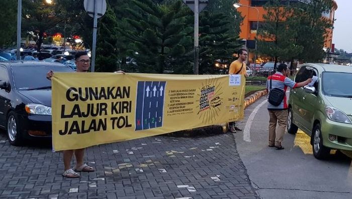 Kampanye 'Gunakan Lajur Kiri Jalan Tol' dari komunitas ALTIC