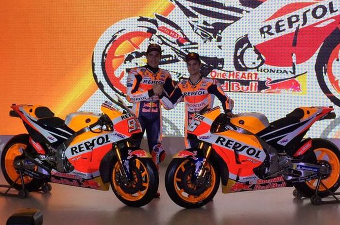 Marc Marquez dan Dani Pedrosa bersama motor barunya RC213V untuk musim balap 2018