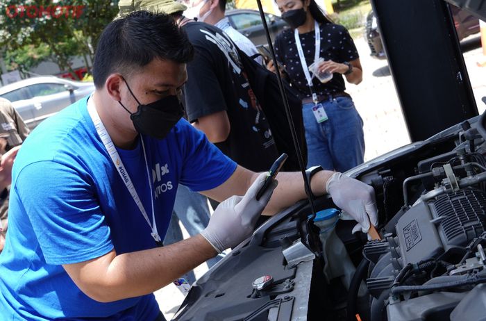 Inspeksi di OLX Autos dilakukan oleh tenaga profesional berpengalaman yang ahli di bidangnya. Selain itu, setiap tenaga inspeksi juga telah mendapatkan pelatihan khusus dan bersertifikat oleh lembaga sertifikasi yang terdaftardi Badan Nasional Sertifikasi Profesi(BNSP)