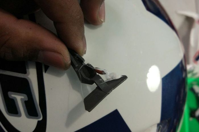 Masuk Musim Hujan, Awas Helm Motor Kalian Jadi Sarang Serangga