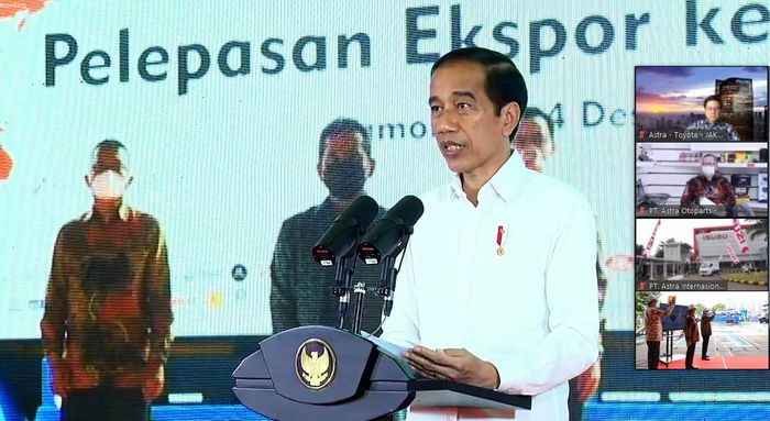 Presiden RI Joko Widodo memberikan sambutan pada acara Pelepasan Ekspor dari Indonesia ke Pasar Global yang diselenggarakan secara hybrid di 14 kota dan kabupaten (4/12).