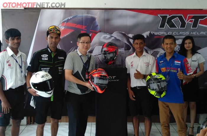 Suasana peluncuran produk baru KYT untuk balap NX-Race di Sentul, (14/10/2018)