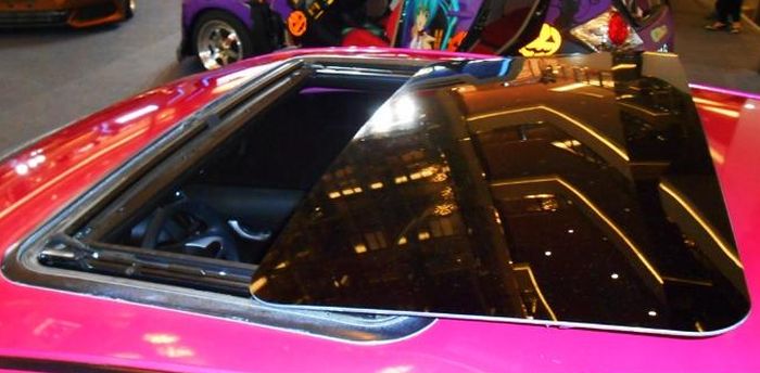 Sunroof di modifikasi Honda Brio pink