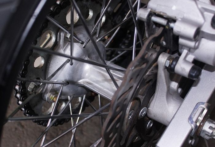 Tromol belakang pakai bawaan KLX 150