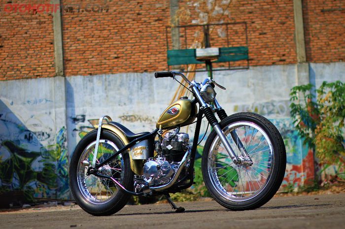 Modifikasi Kawasaki W175 aliran Chopper Inggris karya Tole Motorworks