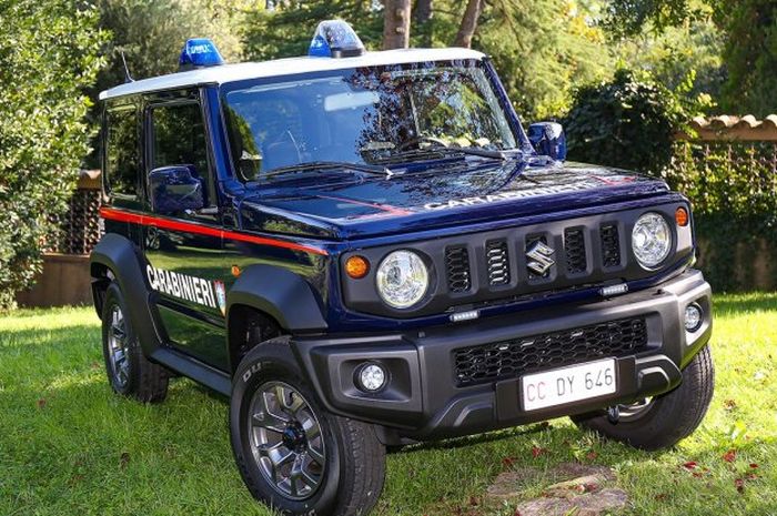 Suzuki Jimny baru dual-tone biru dan atap putih