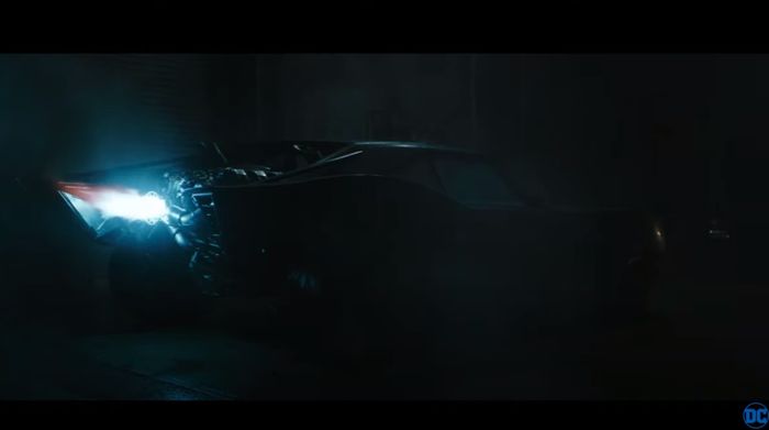 Desain Batmobile di film Batman versi Rober Pattinson