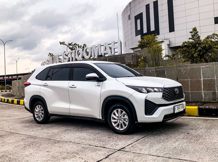 ILUSTRASI. Toyota Kijang Innova Zenix G Hybrid dengan potensi modifikasi audio mobil yang jadi lebih mudah dari speaker bawaan