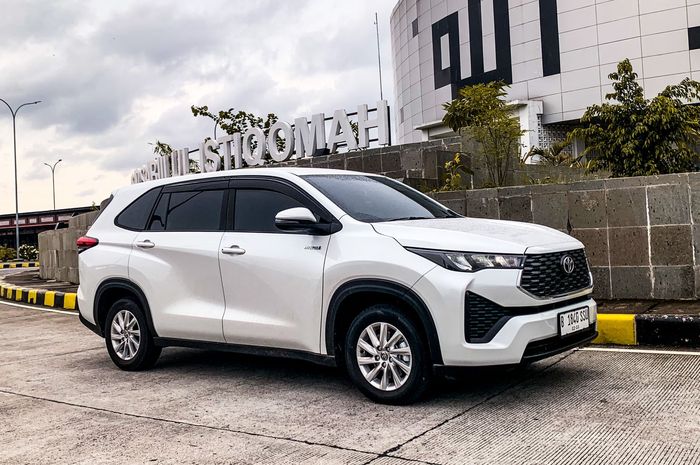 ILUSTRASI. Toyota Kijang Innova Zenix G Hybrid dengan potensi modifikasi audio mobil yang jadi lebih mudah dari speaker bawaan