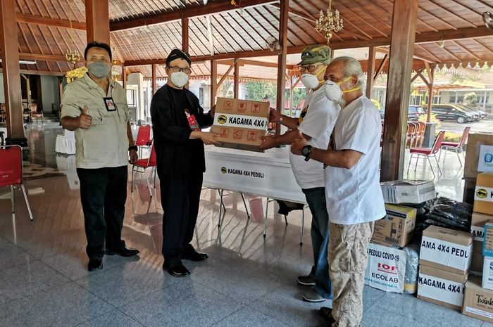 Kegiatan bakti sosial Kagama 4x4 Adventure ke Rumah Sakit Darurat di Banyumas, 13 Juli 2021