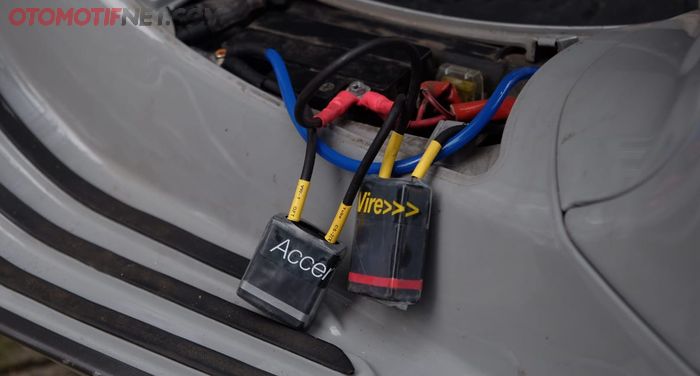Accent Wire Respons menambahkan arus negatice ke mesin dan throttle body