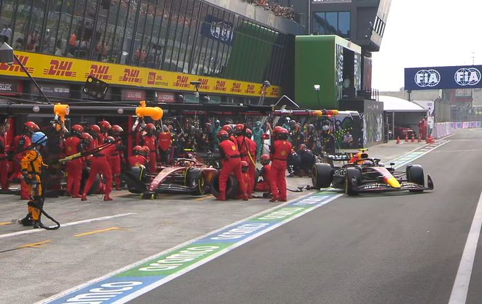 Carlos Sainz tertahan 12,7 detik saat menjalani pit stop di lap 15 pada balap F1 Belanda 2022