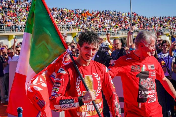 Bos Besar Ducati, Claudio Demnicali mengaku tidak akan memaksa Francesco Bagnaia memakai nomor 1 di MotoGP 2023