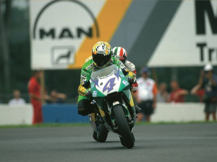 Kala itu Alex Barros menjadi pembalap Gresini dengan motor NSR500V di tahun 1997