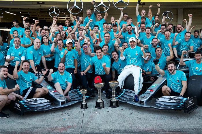 Usai Menang di F1 Jepang, tim Mercedes Persembahkan gelar juara konstruktor keenam kepada mendian Niki Lauda