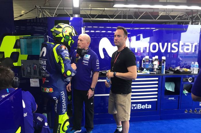 Valentino Rossi di paddock tim Movistar Yamaha