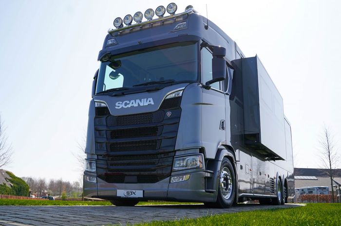 Modifikasi truk Scania 580 S jadi motorhome garapan l STX Motorhomes