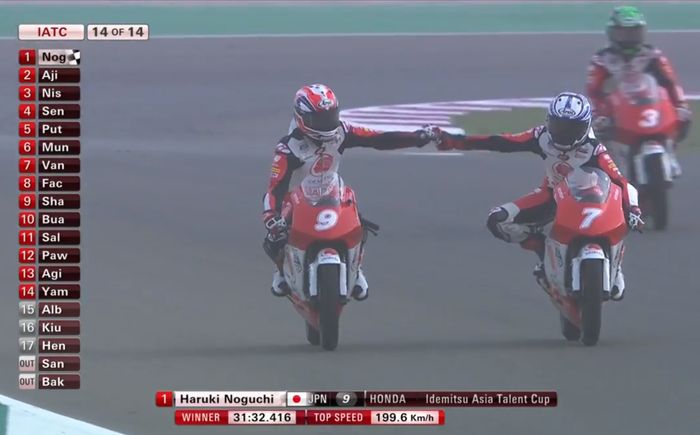 Mario Suryo Aji memberi selamat pada Haruki Noguchi