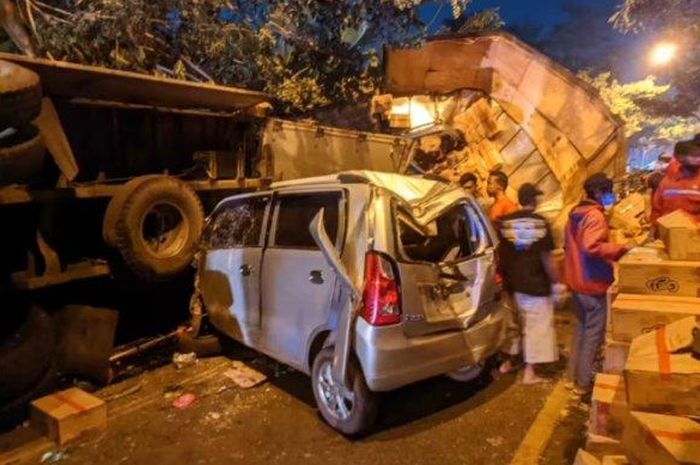 Berawal dari rem blong, kecelakaan beruntun tak terhindarkan renggut nyawa seorang polisi intel, begini kronologinya