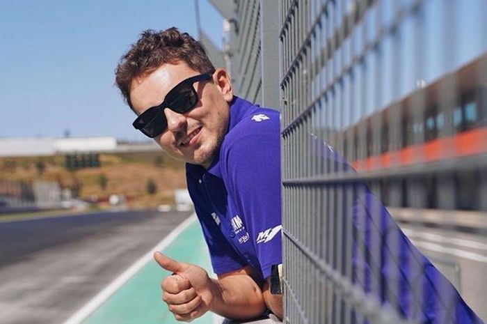 Jorge Lorenzo sebut keputusan Andrea Dovizioso untuk cuti alias jadi penonton di MotoGP 2021 adalah hal wajar, Ini alasannya