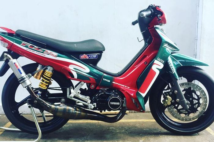 Yamaha F1ZR Caltex Roadrace Style.