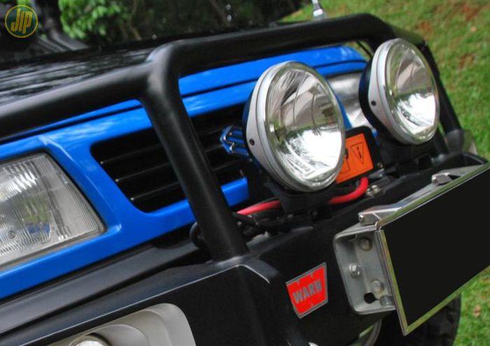 Letak paling ideal lampu auxiliary ada pada bagian paling depan kendaraan, baik itu jenis lampu range atau spot.
