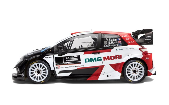 Tampak samping livery mobil reli Toyota Yaris tim Toyota Gazoo Racing untuk WRC 2021. Apakah DMG Mori itu sponsor baru?