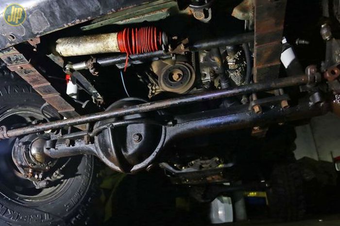 Gardan dan suspensi Jeep Willys CJ-2A ini mengandalkan milik Toyota Land Cruiser FJ40 dan dipasangi final gir 7:37