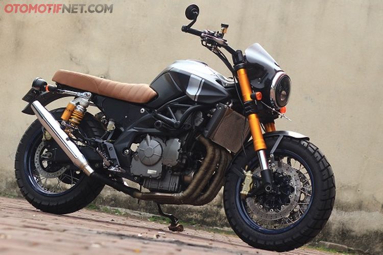 Sudah Nungging Malah Dibikin Datar Benelli Bn600 Sangar Jadi Japstyle 4 Silinder Semua Halaman Gridoto Com