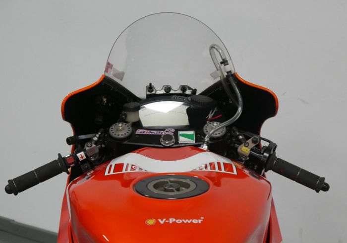 detail kokpit Ducati Desmosedici GP8 tunggangan Casey Stoner