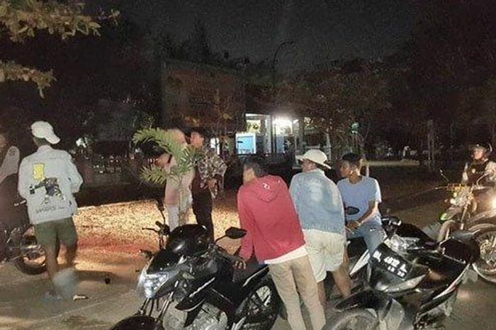 Polisi mengamankan sejumlah remaja yang terjaring razia saat menggelar aksi balap liar di Banda Aceh