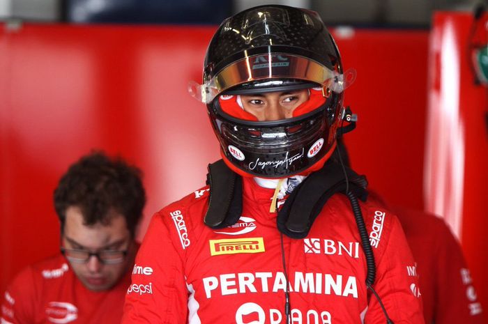 Pembalap Indonesia Sean Gelael menjalani berbagai program dalam tes pramusim F2 2019 di sirkuit Jerez