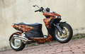 Panas Membara, Honda Vario Bergaya Low Rider Dengan Sokberker Istimewa