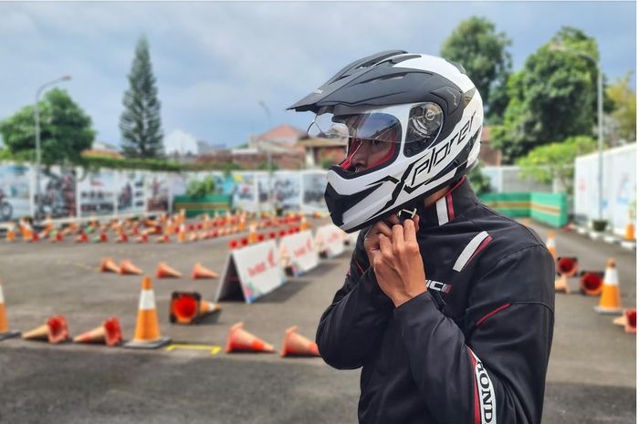 Pentingnya memilih helm yang tepat untuk berkendara