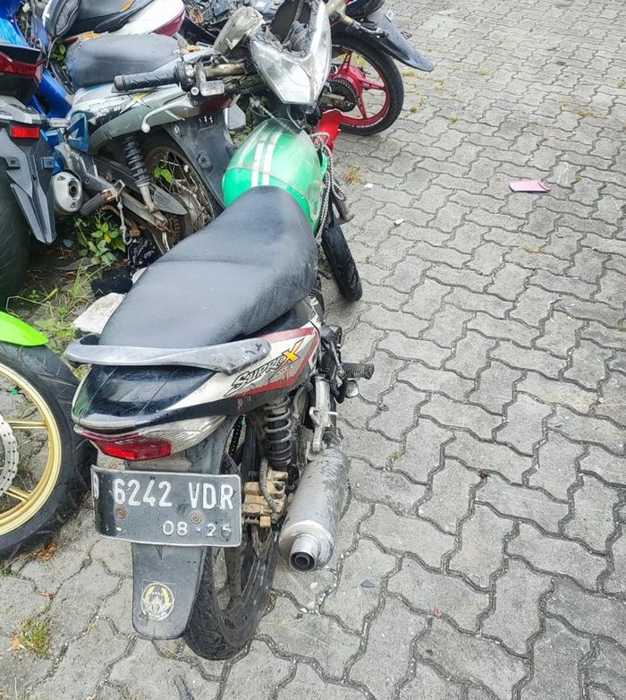 Honda Supra kecelakaan dengan BMW i5