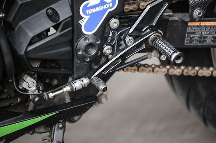 Modul auto blipper terpasang di motor