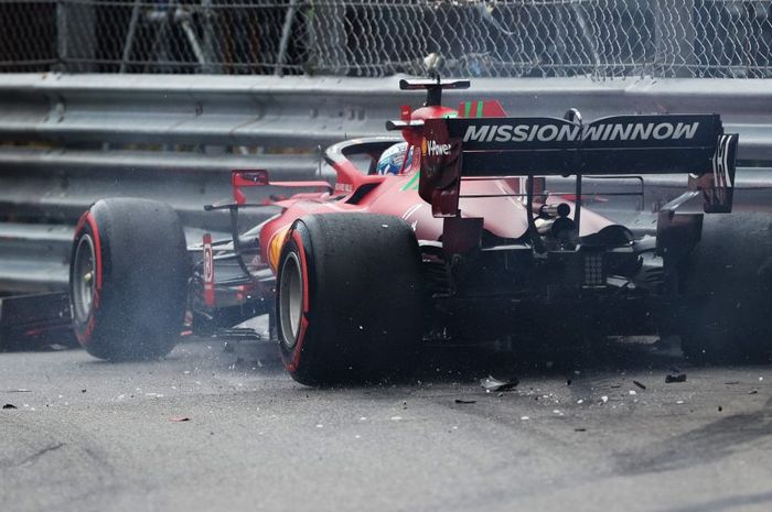 Charles Leclerc kecelakaan di menjelang akhir kualifikasi F1 Monako 2021