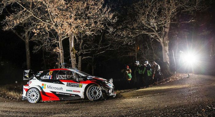 Sebastien Ogier pada penampilan perdananya mengemudikan Toyota Yaris di reli Monte Carlo