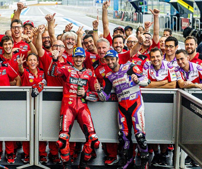 Francesco Bagnaia ucapkan terima kasih kepada Johann Zarco yang tidak ambil risiko untuk menyalipnya di MotoGP Thailand 2022