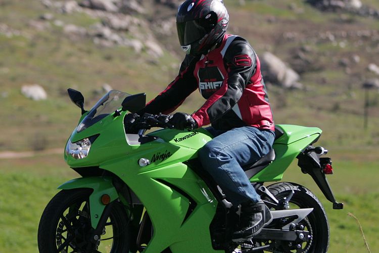 Kawasaki Ninja 250 с человеком