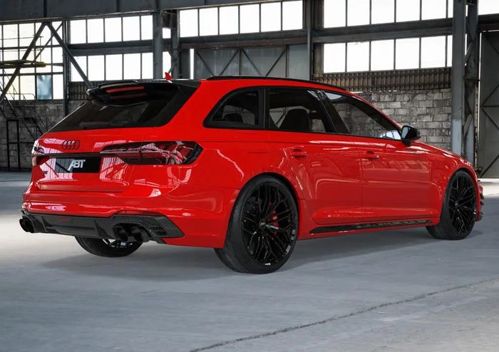 Modifikasi Audi RS4 Avant RS4-X ini diberi body kit karbon bergaya agresif