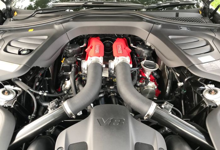 Kapasitas mesin Ferrari FF lebih besar dibanding GTC4Lusso T