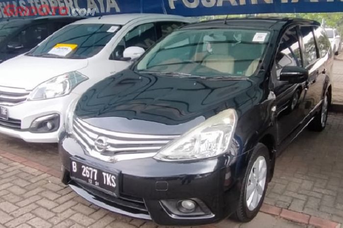 Mobil bekas Nissan Grand Livina