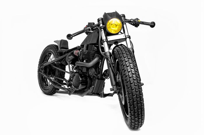 Royal Enfield 350 &ldquo;Nevermore&rdquo; custom bobber dari Mean Green Customs