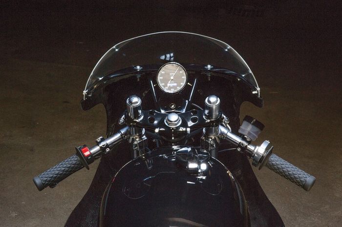 Tampilan kokppit yang sarat dengan gaya klasik