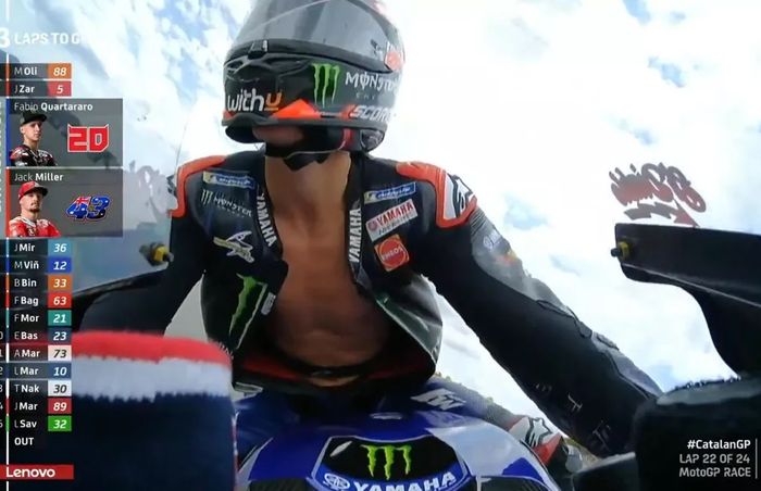 Fabio Quartararo nyaris telanjang dada pada 3 lap terakhir MotoGP Catalunya 2021