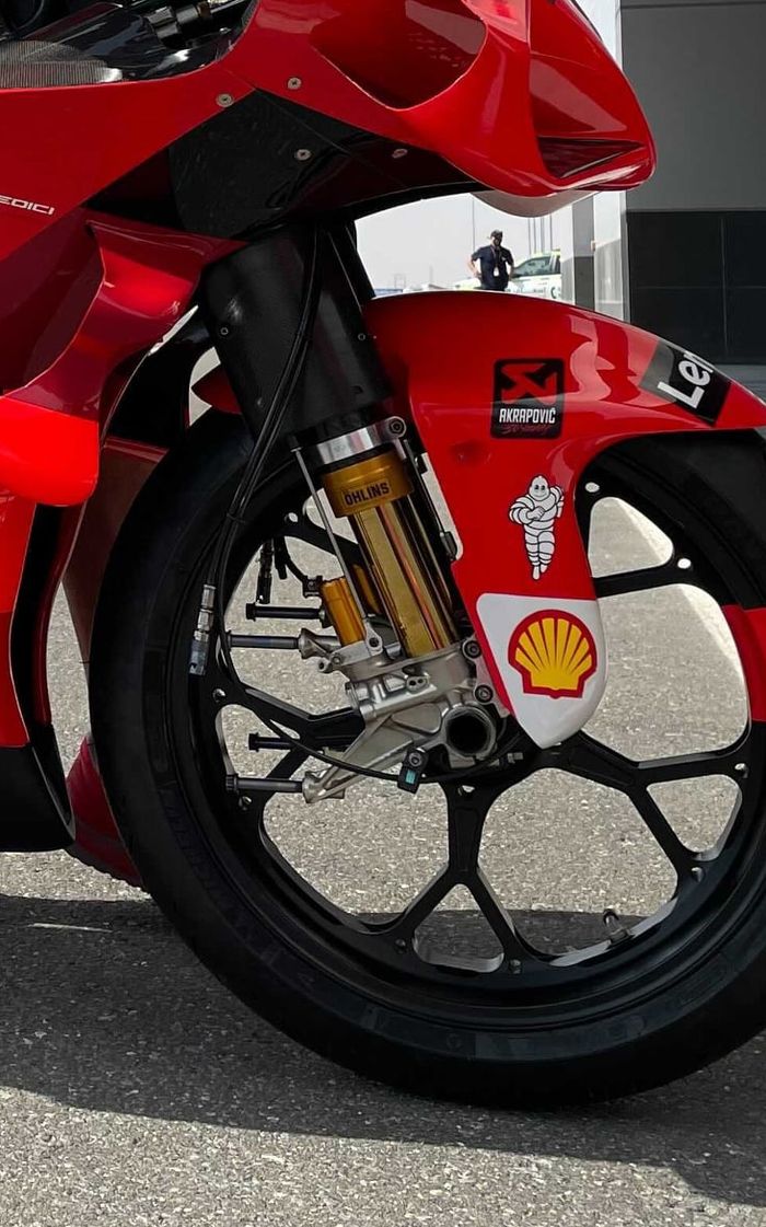 Holeshot depan Ducati