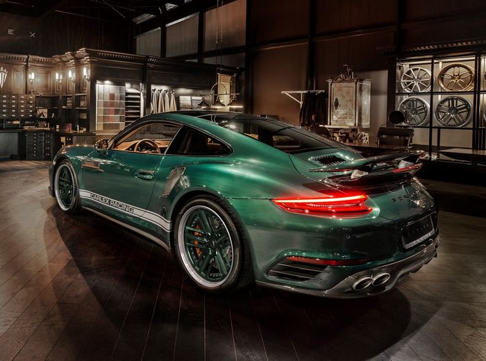 Modifikasi Porsche 911 Turbo dibalut skema cat hijau berlabel Emerald Green