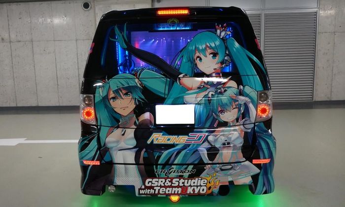 Tampilan  belakang modifikasi Toyota Vellfire